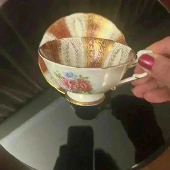 Paragon Burgundy/Gold
Teacup &  Saucer F144E - Picture 9 of 10